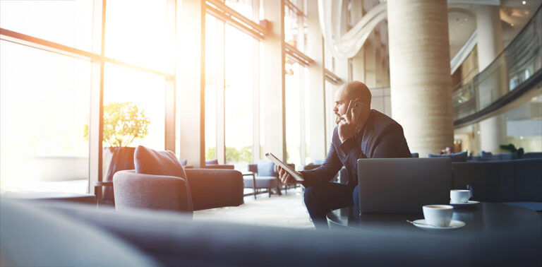 Buisnessmann telefoniert