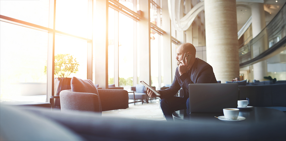Buisnessmann telefoniert
