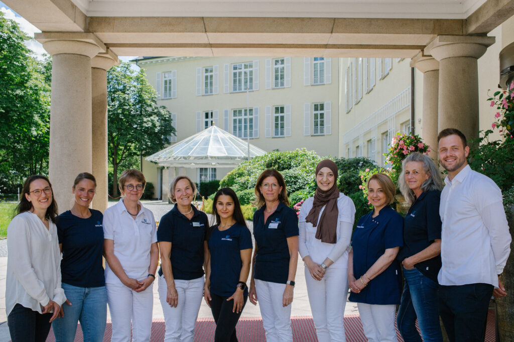 Gesundheits-Check: Gesundheit bewusst gestalten - Vorsorge für ein aktives Leben 3 Das Team von Skolamed steht in der Klinik bereit